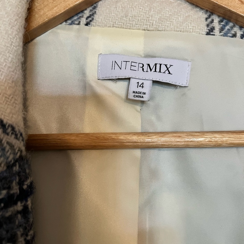 INTERMIX Elegant Cream and Black Outerwear